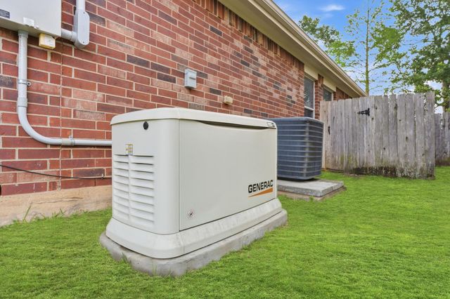 18815 Cluster Oaks Drive, Magnolia, TX 77355