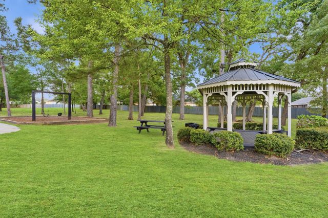 18815 Cluster Oaks Drive, Magnolia, TX 77355