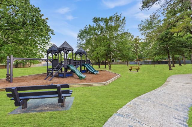 18815 Cluster Oaks Drive, Magnolia, TX 77355