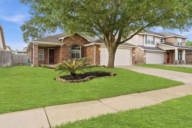 18815 Cluster Oaks Drive, Magnolia, TX 77355