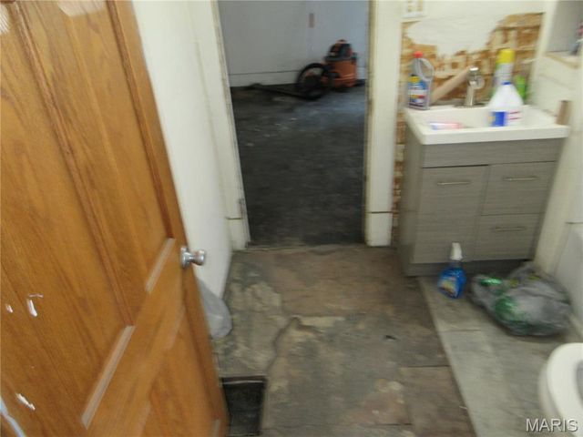2403 Grand Avenue, Granite City, IL 62040