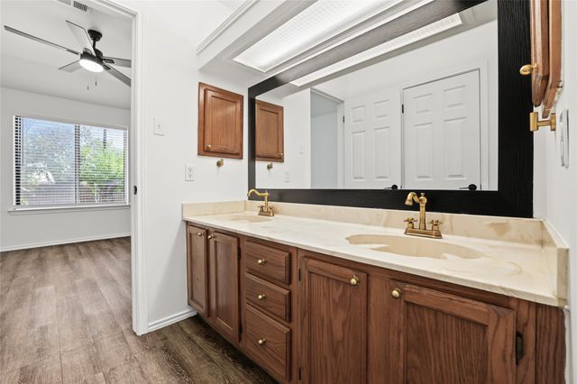 1202 Ivybridge DR, Pflugerville, TX 78660