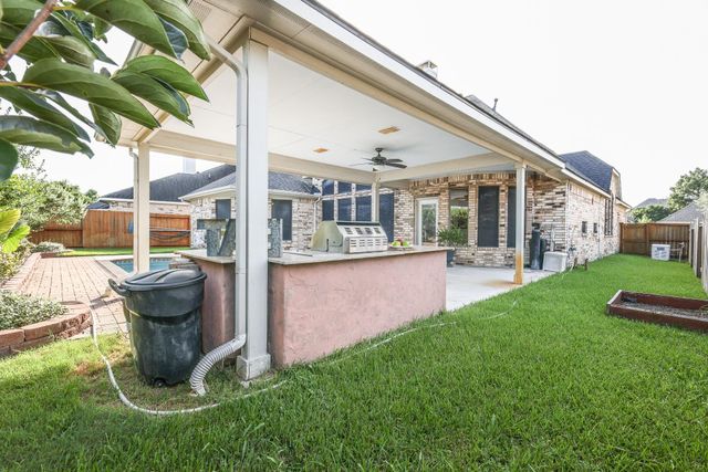 2814 Keagan Falls Drive, Manvel, TX 77578