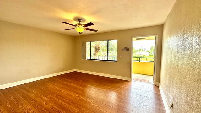 1632 Meadows Circle W, Boynton Beach, FL 33436