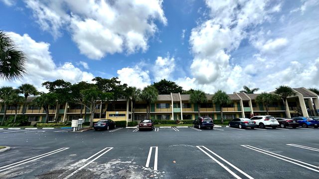 1632 Meadows Circle W, Boynton Beach, FL 33436