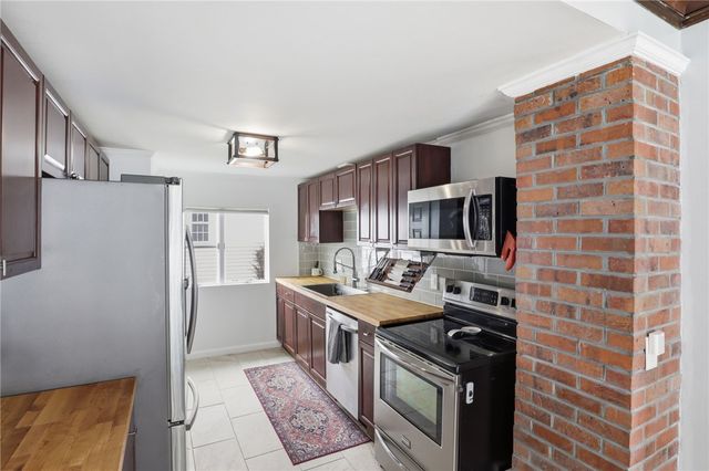 71 Curtice Rd, Irondequoit, NY 14617