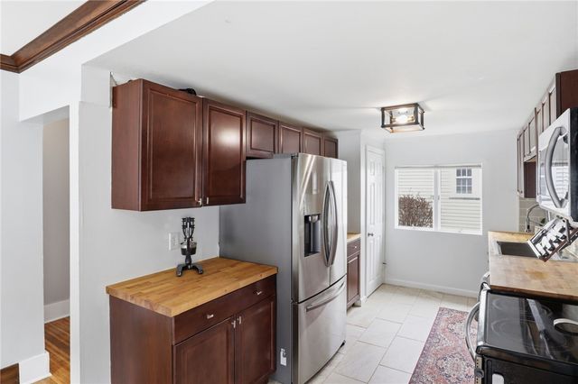 71 Curtice Rd, Irondequoit, NY 14617