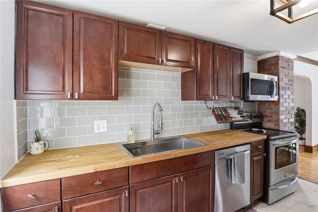 71 Curtice Rd, Irondequoit, NY 14617