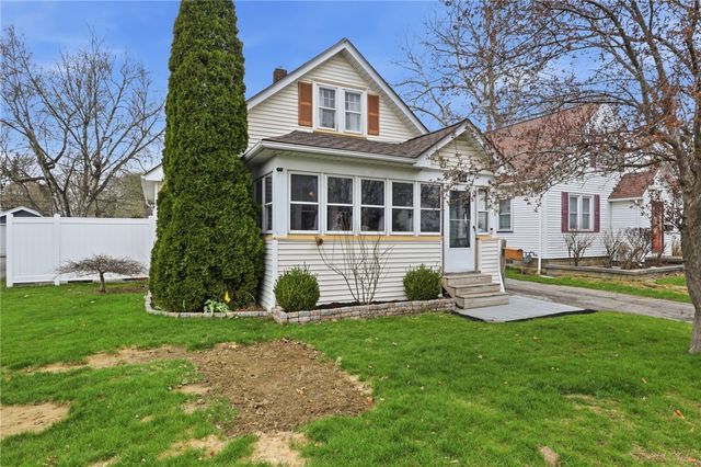 71 Curtice Rd, Irondequoit, NY 14617