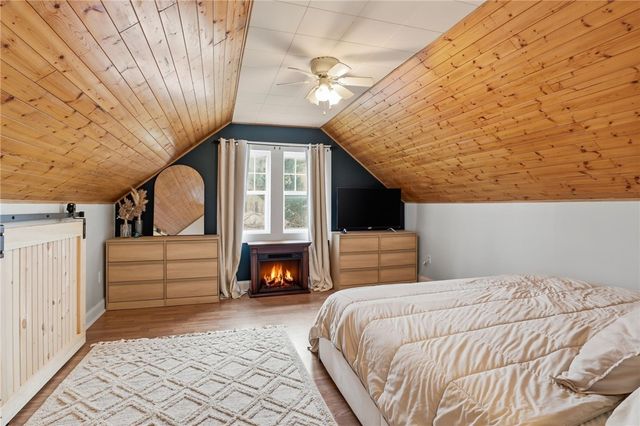 71 Curtice Rd, Irondequoit, NY 14617