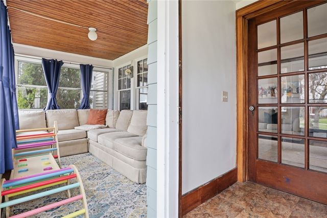 71 Curtice Rd, Irondequoit, NY 14617