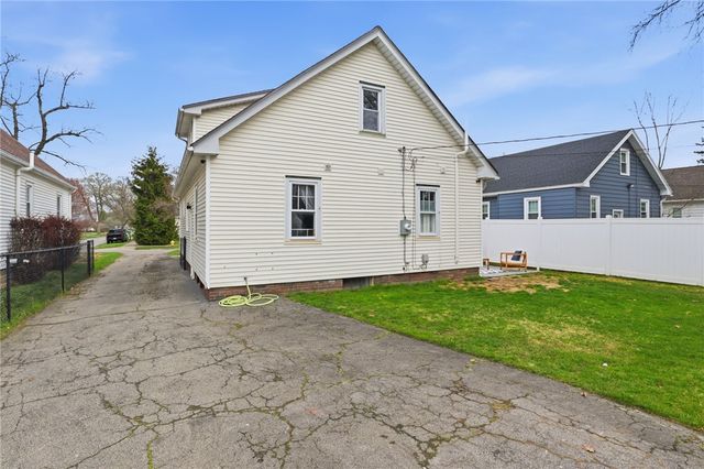 71 Curtice Rd, Irondequoit, NY 14617