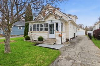 71 Curtice Rd, Irondequoit, NY 14617