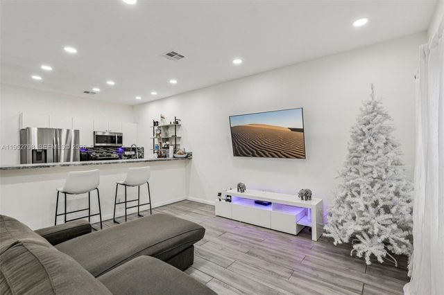 2307 Washington St 5, Hollywood, FL 33020