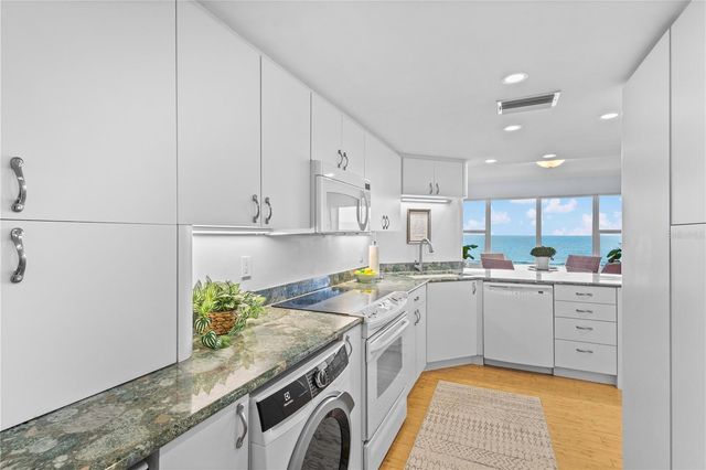 603 LONGBOAT CLUB ROAD 202N, Longboat Key, FL 34228