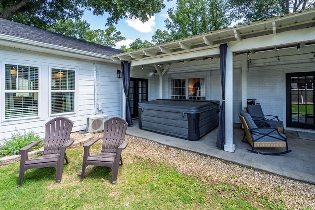 216 W Bush Street, Prairie Grove, AR 72753