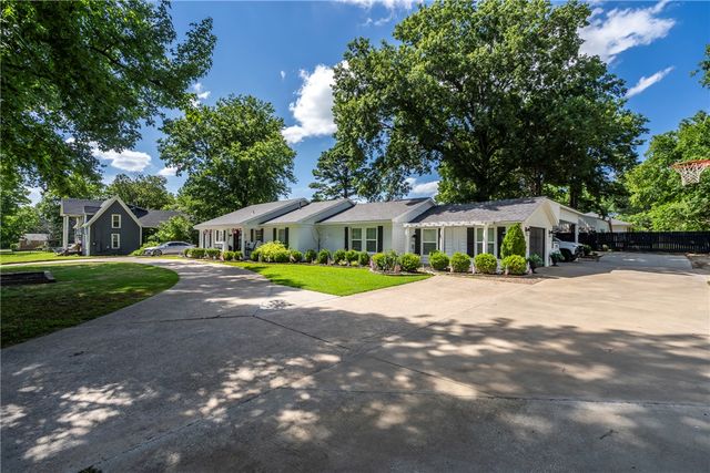 216 W Bush Street, Prairie Grove, AR 72753