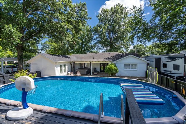 216 W Bush Street, Prairie Grove, AR 72753
