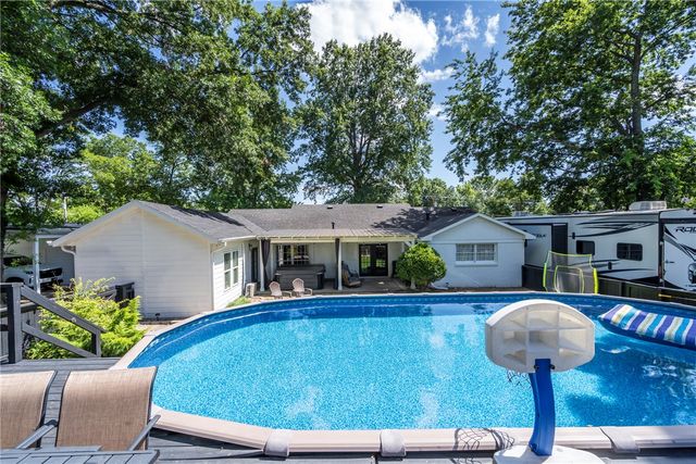 216 W Bush Street, Prairie Grove, AR 72753