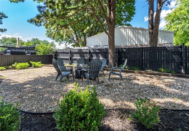 216 W Bush Street, Prairie Grove, AR 72753