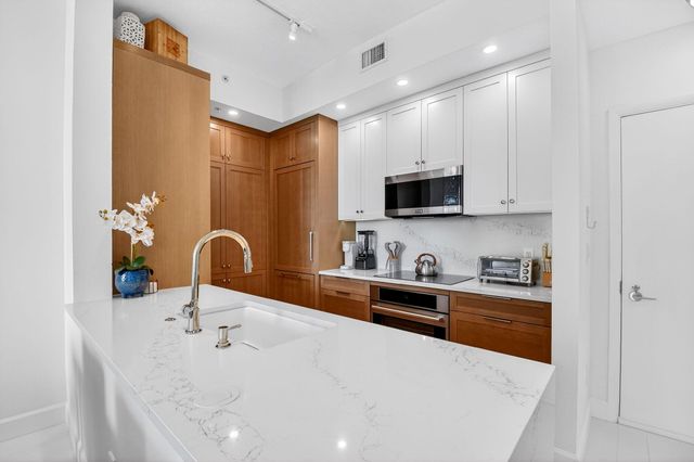 550 Okeechobee Boulevard Lph-07, West Palm Beach, FL 33401