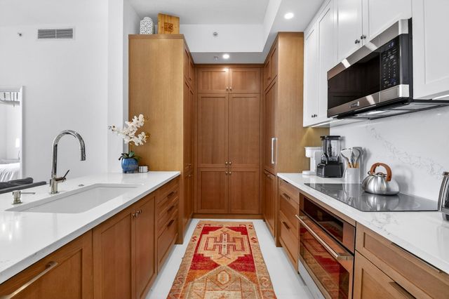 550 Okeechobee Boulevard Lph-07, West Palm Beach, FL 33401