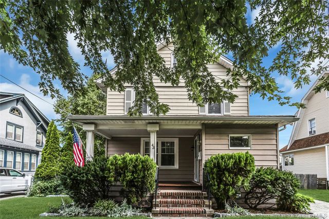 43 Elm Street, Lynbrook, NY 11563