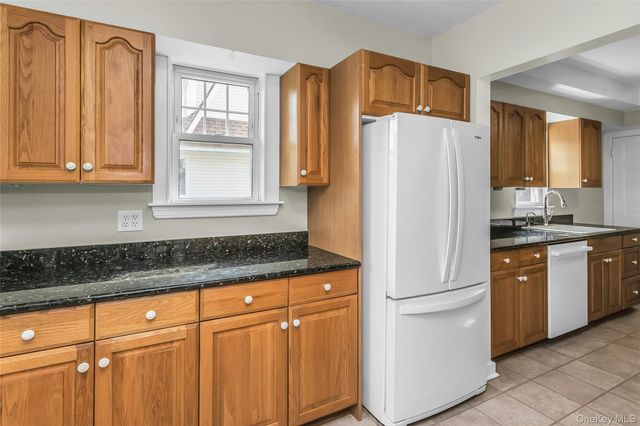 43 Elm Street, Lynbrook, NY 11563