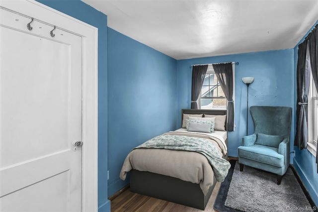 43 Elm Street, Lynbrook, NY 11563
