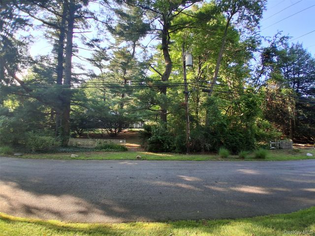 11 Mary Lane, Roslyn Harbor, NY 11548