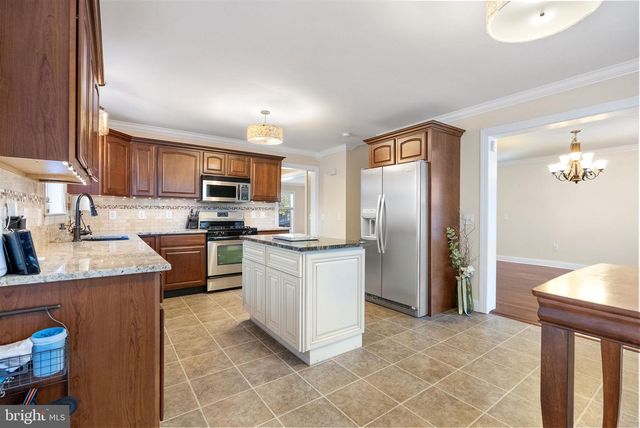 401 FARNSWORTH AVE, Bordentown, NJ 08505