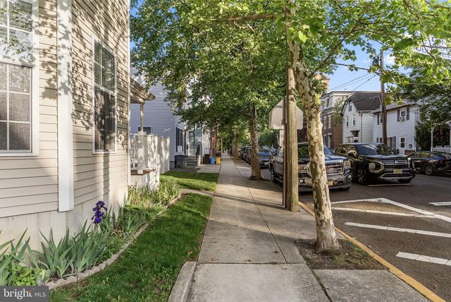 401 FARNSWORTH AVE, Bordentown, NJ 08505
