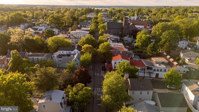 401 FARNSWORTH AVE, Bordentown, NJ 08505