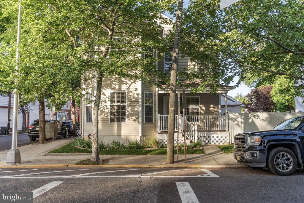 401 FARNSWORTH AVE, Bordentown, NJ 08505