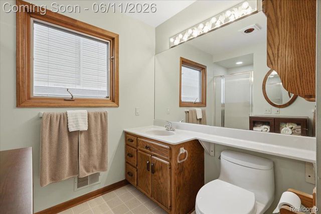 6880 Forestlawn Court, Waterford Charter Township, MI 48327