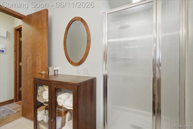6880 Forestlawn Court, Waterford Charter Township, MI 48327