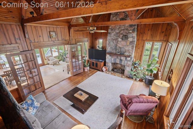 6880 Forestlawn Court, Waterford Charter Township, MI 48327