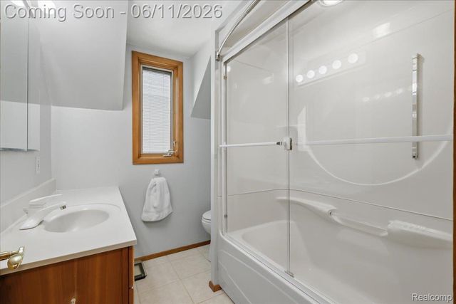 6880 Forestlawn Court, Waterford Charter Township, MI 48327