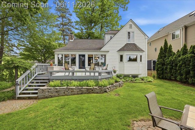 6880 Forestlawn Court, Waterford Charter Township, MI 48327
