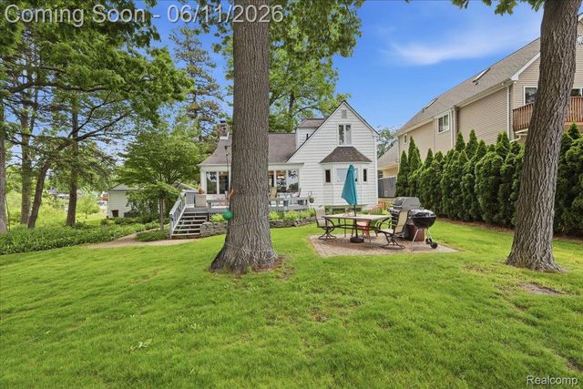 6880 Forestlawn Court, Waterford Charter Township, MI 48327