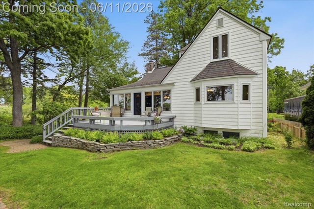6880 Forestlawn Court, Waterford Charter Township, MI 48327