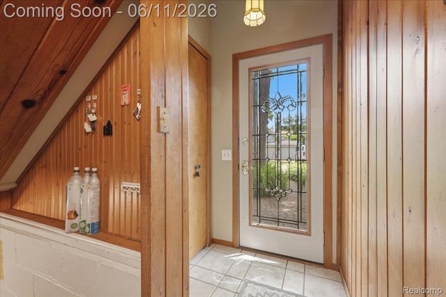 6880 Forestlawn Court, Waterford Charter Township, MI 48327