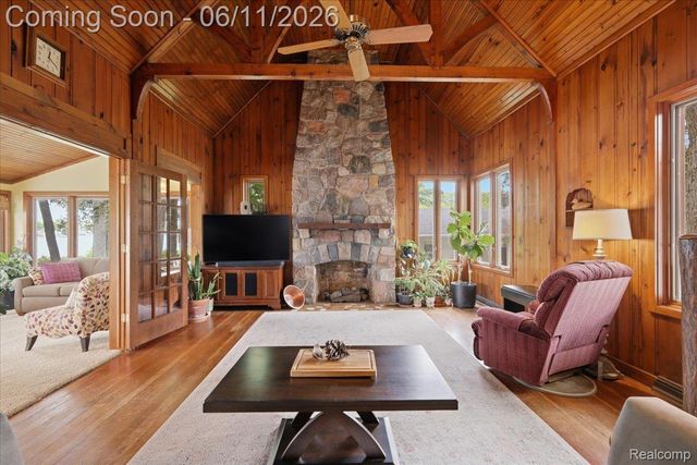 6880 Forestlawn Court, Waterford Charter Township, MI 48327