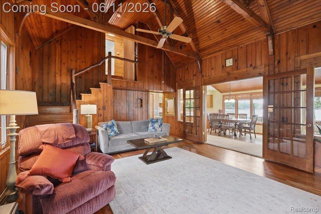 6880 Forestlawn Court, Waterford Charter Township, MI 48327