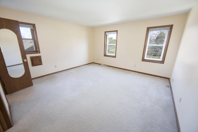 4445 Longview DRIVE, New Berlin, WI 53151