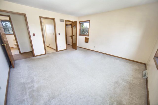 4445 Longview DRIVE, New Berlin, WI 53151