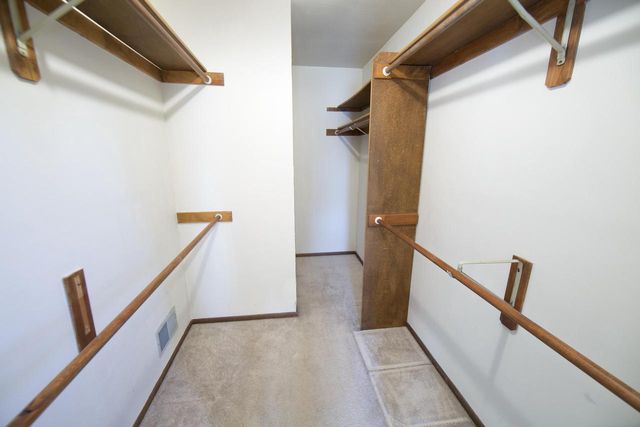 4445 Longview DRIVE, New Berlin, WI 53151
