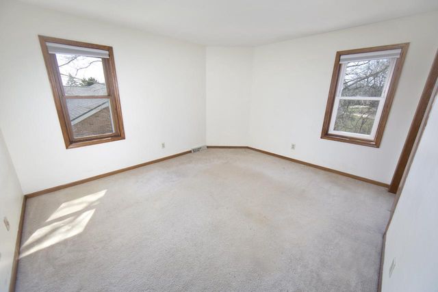 4445 Longview DRIVE, New Berlin, WI 53151