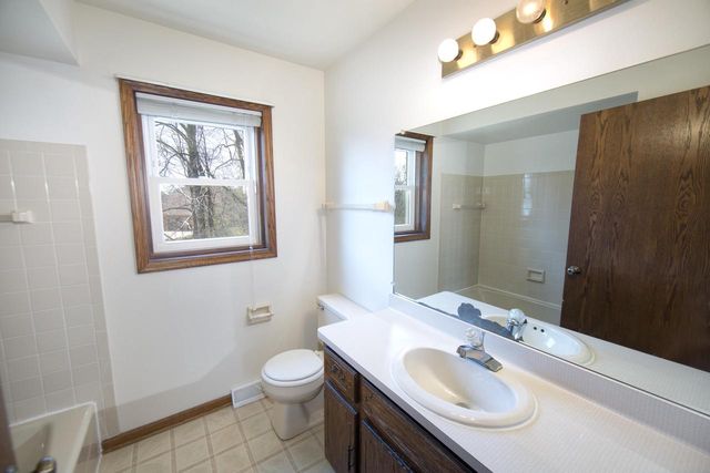 4445 Longview DRIVE, New Berlin, WI 53151