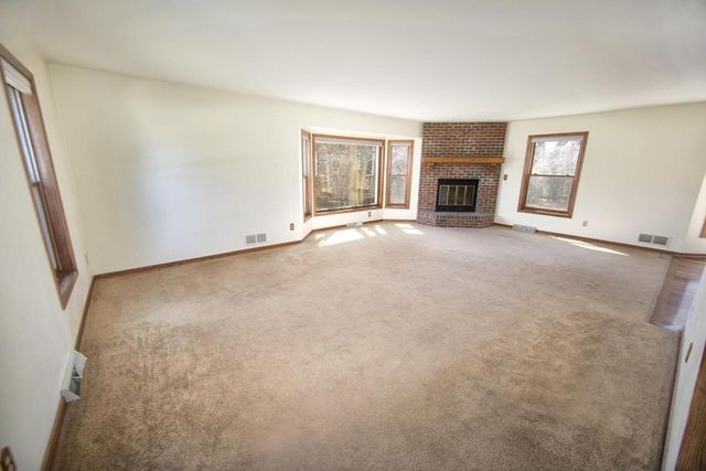 4445 Longview DRIVE, New Berlin, WI 53151